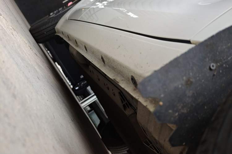 Used ORA Black Cat 2019 301km Standard Edition Right Side Sill