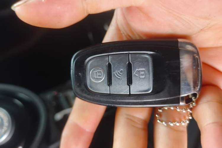 Used ORA Black Cat 2019 351 km Family Edition Vehicle Key