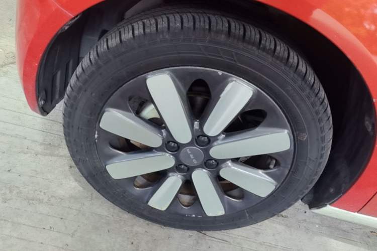 Used ORA Black Cat 2019 351 km Goddess Edition Left Front Wheel Hub