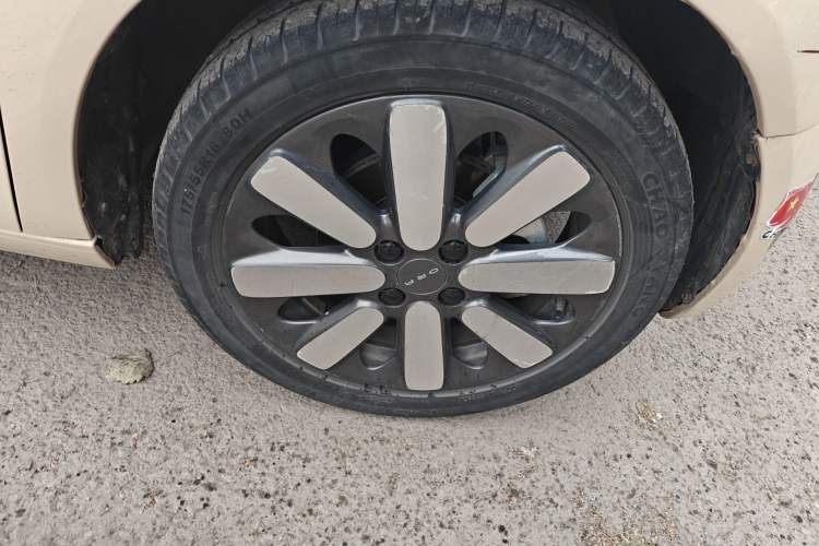 Used ORA Black Cat 2019 351 km Goddess Edition Right Front Wheel Hub