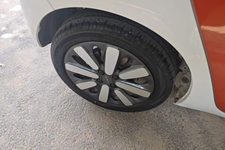 Used ORA Black Cat 2019 351 km Goddess Edition Right Rear Wheel Hub