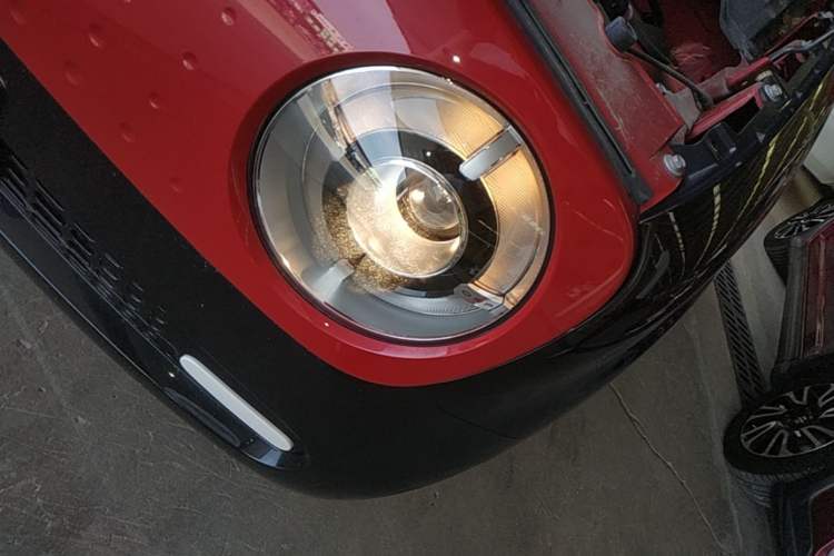 Used ORA Black Cat 2021 301 km Basic Version Left Front Headlight