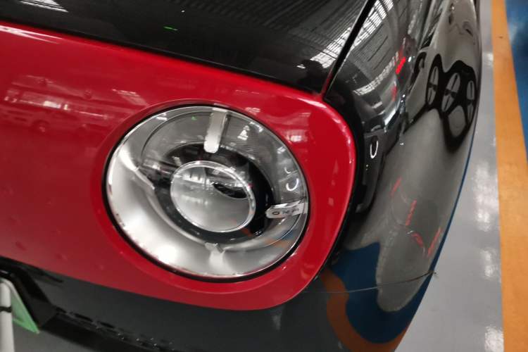 Used ORA Black Cat 2021 301 km Basic Version Left Front Headlight