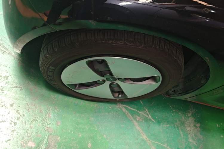 Used ORA Black Cat 2021 301 km Basic Version Left Front Wheel Hub