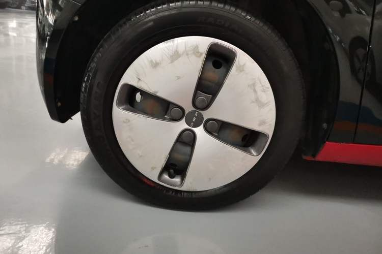 Used ORA Black Cat 2021 301 km Basic Version Left Front Wheel Hub