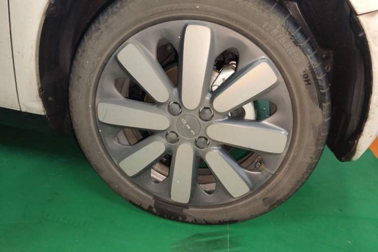 Used ORA Black Cat 2021 351 km Luxury Version Right Front Wheel Hub