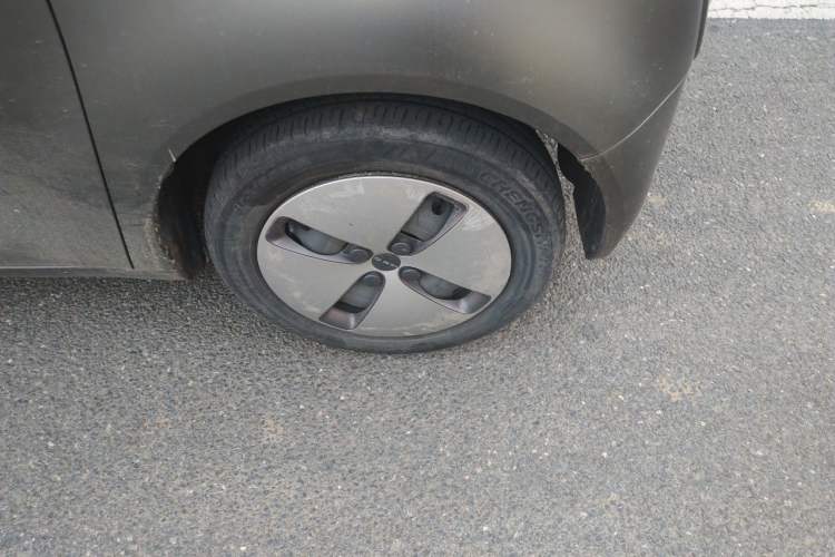 Used ORA Black Cat 2021 301 km Basic Version Right Front Wheel Hub