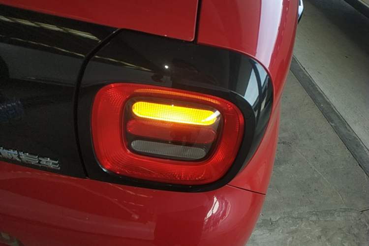 Used ORA Black Cat 2021 301 km Basic Version Right Rear Taillight
