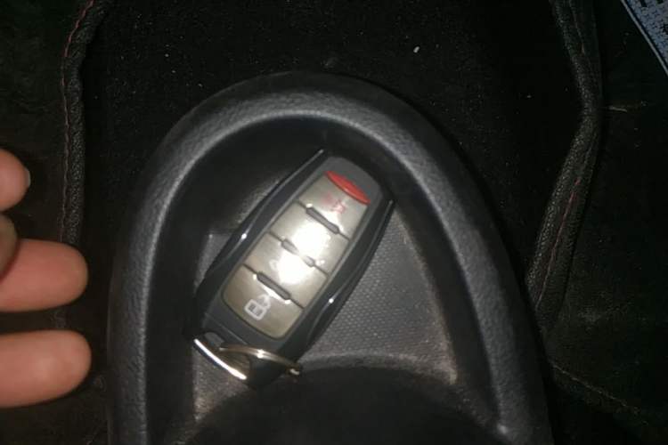 Used ORA Black Cat 2021 301 km Basic Version Vehicle Key
