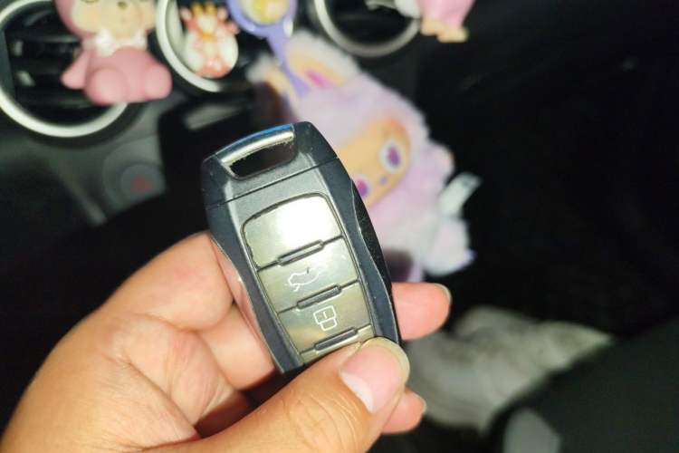 Used ORA Black Cat 2021 351 km Luxury Version Vehicle Key