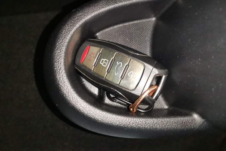 Used ORA Black Cat 2021 301 km Basic Version Vehicle Key