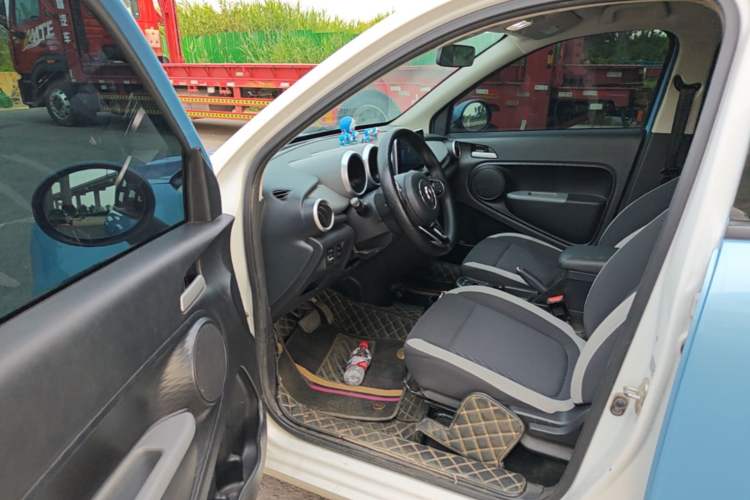 Used ORA Black Cat 2021 301 km Basic Version Driver Seat