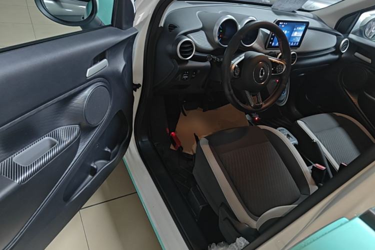 Used ORA Black Cat 2021 301 km Basic Version Driver Seat