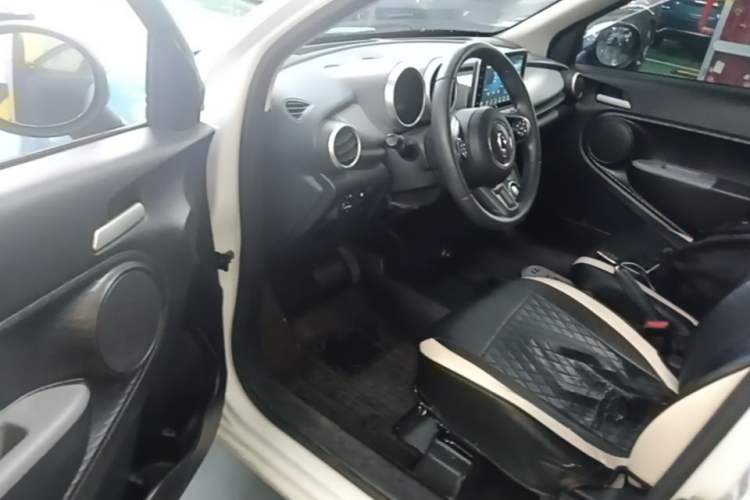 Used ORA Black Cat 2021 301 km Basic Version Driver Seat
