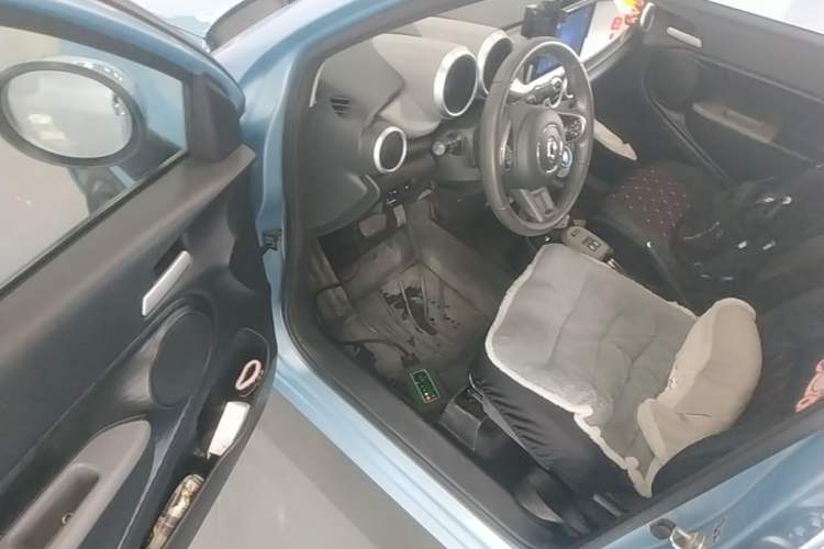 Used ORA Black Cat 2021 301 km Basic Version Driver Seat