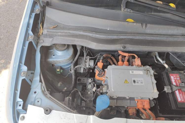 Used ORA Black Cat 2021 301 km Basic Version Engine Bay Right