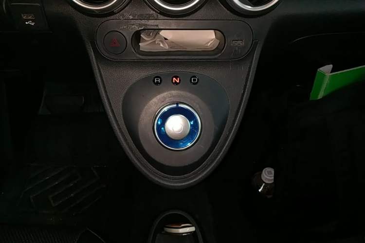 Used ORA Black Cat 2021 301 km Basic Version Gear Lever