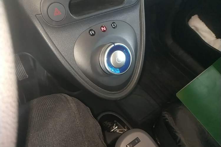 Used ORA Black Cat 2021 301 km Basic Version Gear Lever