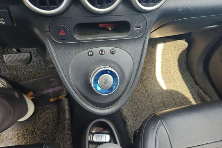 Used ORA Black Cat 2021 301 km Basic Version Gear Lever