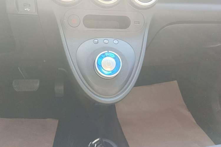 Used ORA Black Cat 2021 301 km Basic Version Gear Lever