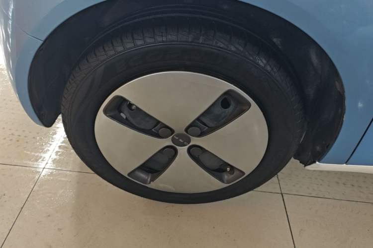 Used ORA Black Cat 2021 301 km Basic Version Left Front Wheel Hub