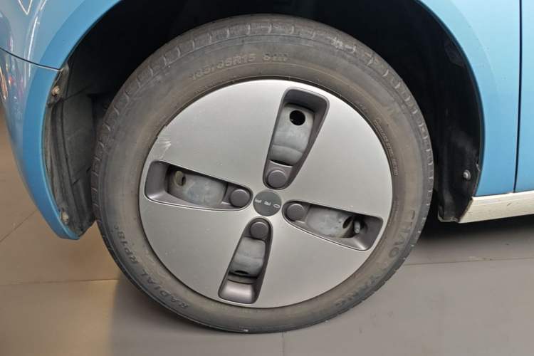 Used ORA Black Cat 2021 301 km Basic Version Left Front Wheel Hub