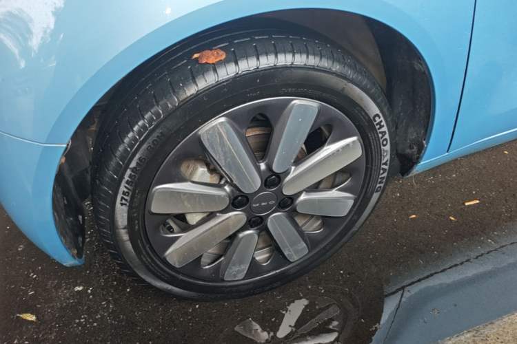 Used ORA Black Cat 2021 351 km Standard Version Left Front Wheel Hub
