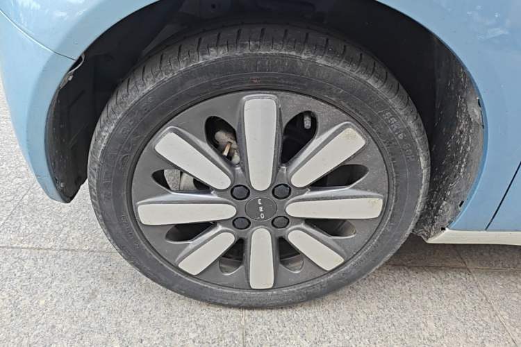 Used ORA Black Cat 2021 351 km Standard Version Left Front Wheel Hub