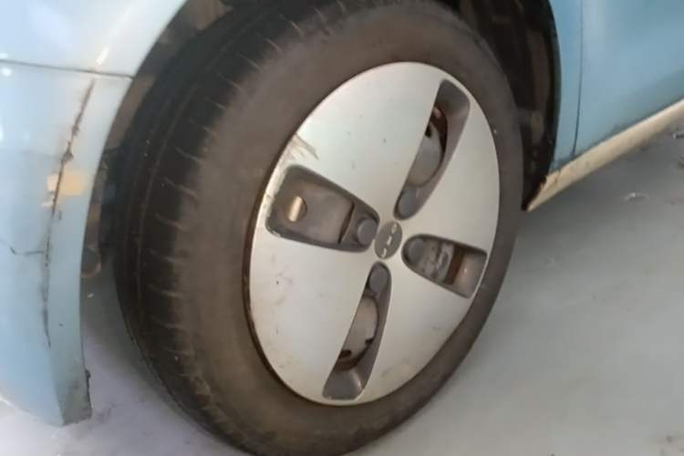 Used ORA Black Cat 2021 301 km Basic Version Left Front Wheel Hub