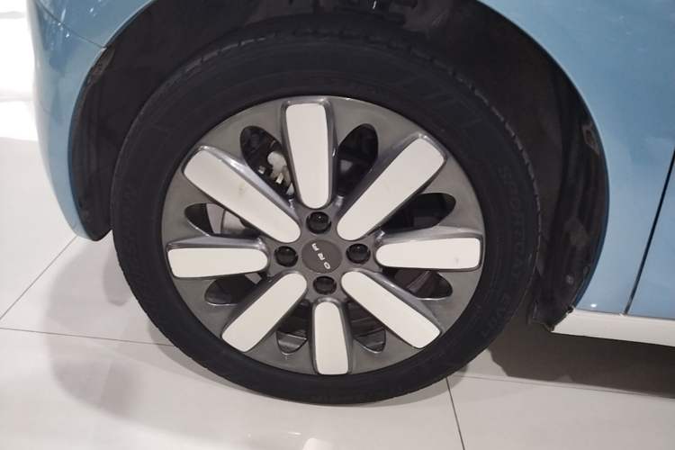 Used ORA Black Cat 2021 351 km Luxury Version Left Front Wheel Hub