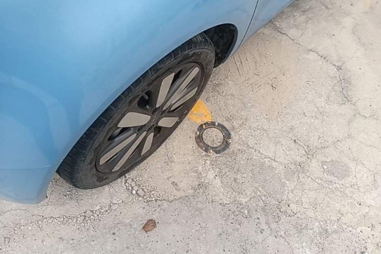 Used ORA Black Cat 2021 351 km Standard Version Left Front Wheel Hub