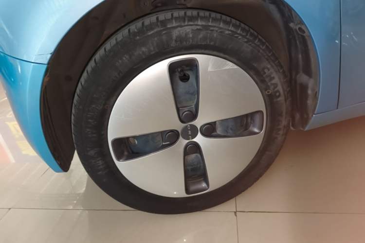 Used ORA Black Cat 2021 301 km Basic Version Left Front Wheel Hub