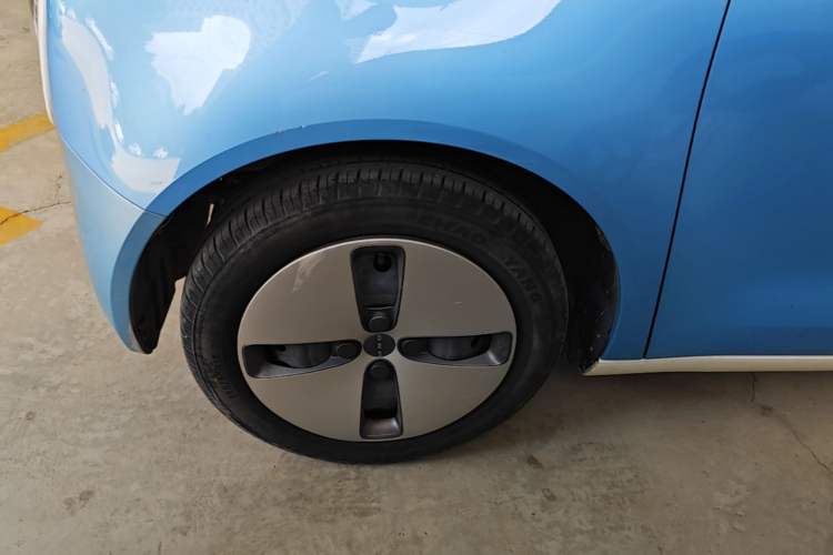 Used ORA Black Cat 2021 301 km Basic Version Left Front Wheel Hub
