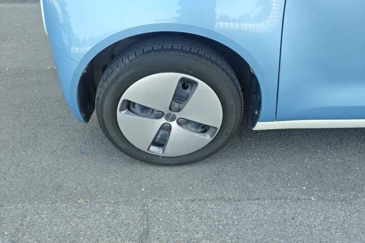 Used ORA Black Cat 2021 351 km Luxury Version Left Front Wheel Hub