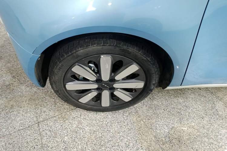 Used ORA Black Cat 2021 351 km Standard Version Left Front Wheel Hub