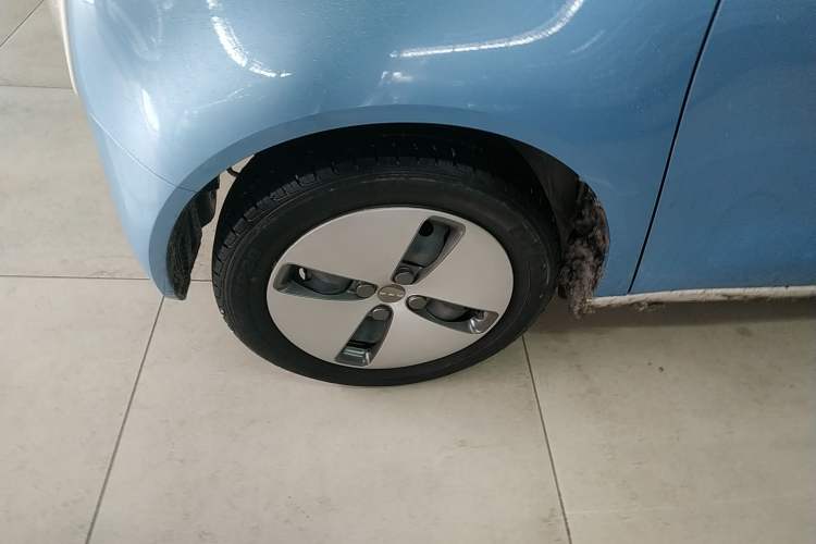 Used ORA Black Cat 2021 301 km Basic Version Left Front Wheel Hub