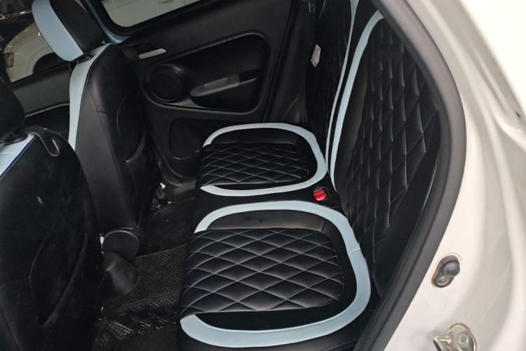 Used ORA Black Cat 2021 301 km Basic Version Left Rear Seat