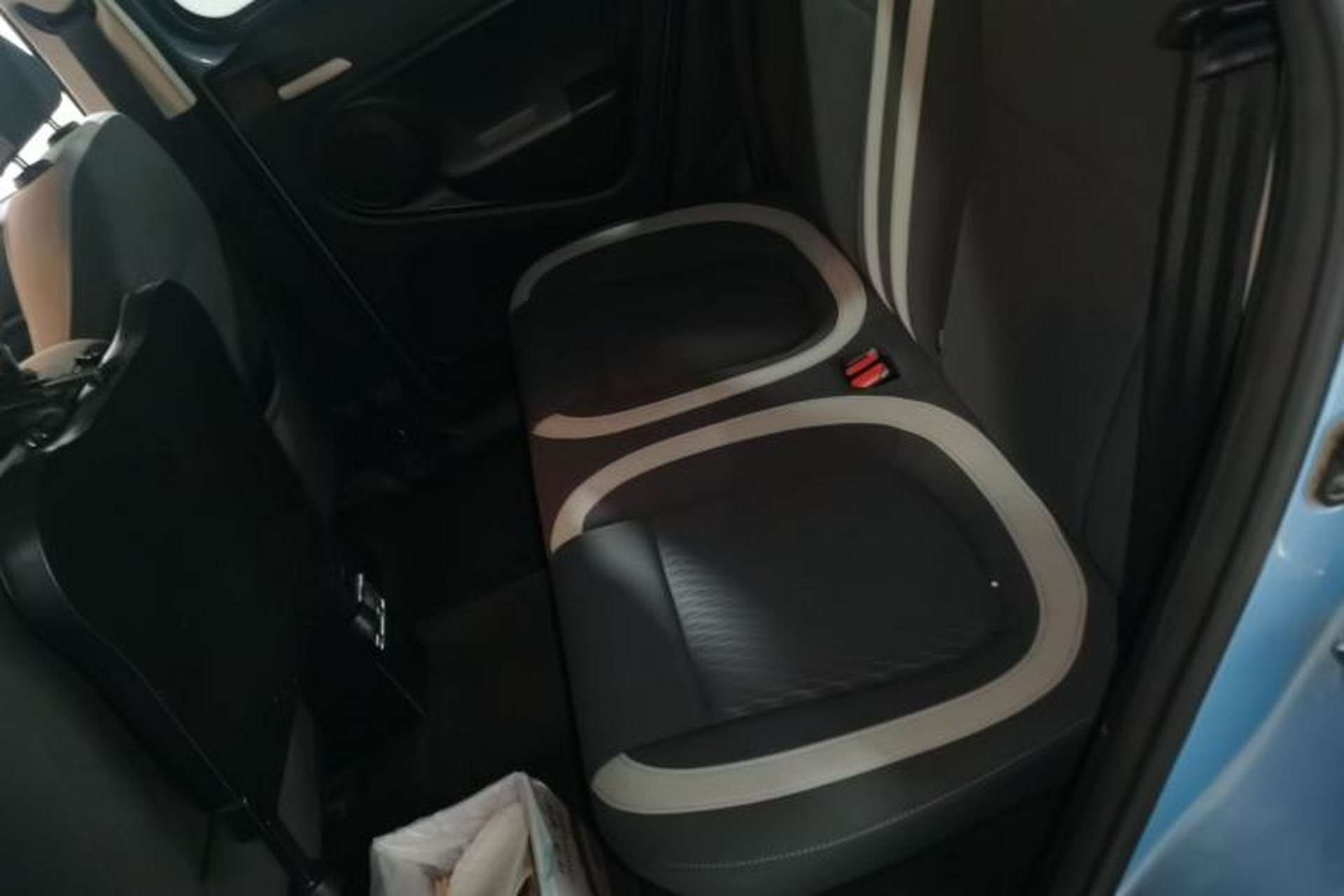 Used ORA Black Cat 2021 301 km Basic Version Left Rear Seat