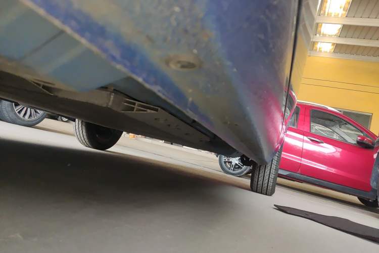 Used ORA Black Cat 2021 301 km Basic Version Left Side Sill