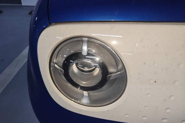 Used ORA Black Cat 2021 301 km Basic Version Right Front Headlight