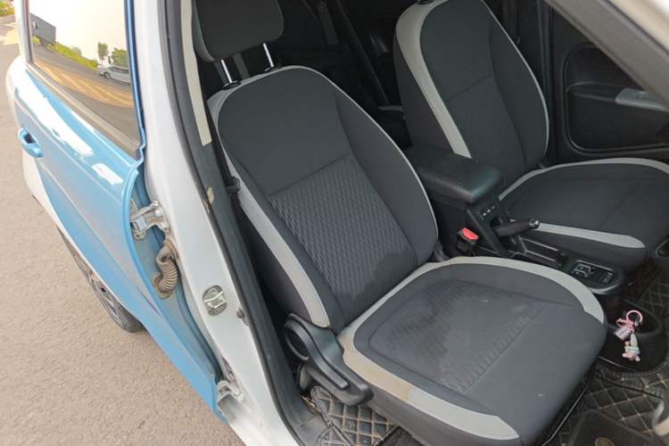 Used ORA Black Cat 2021 301 km Basic Version Right Front Seat