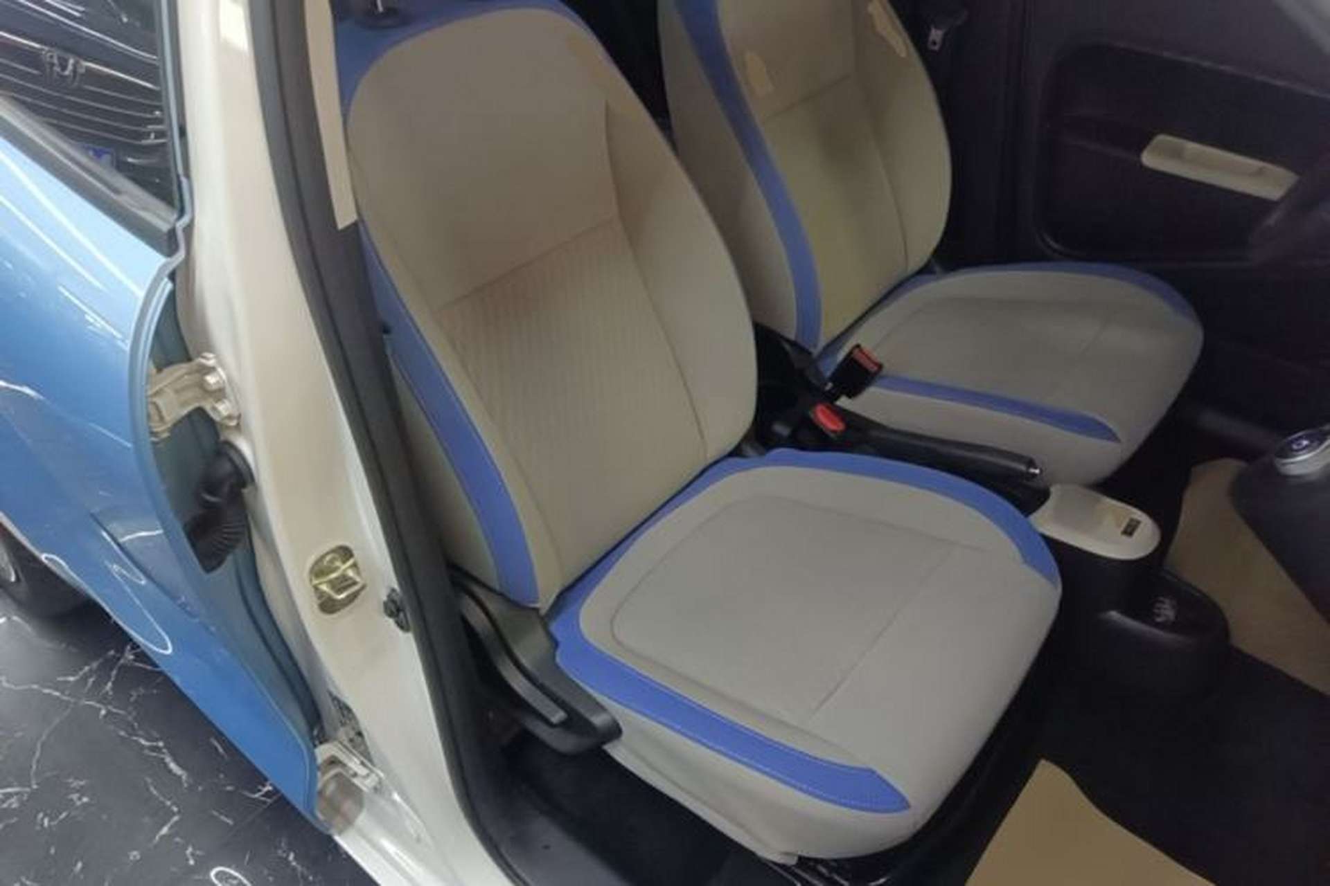 Used ORA Black Cat 2021 301 km Basic Version Right Front Seat