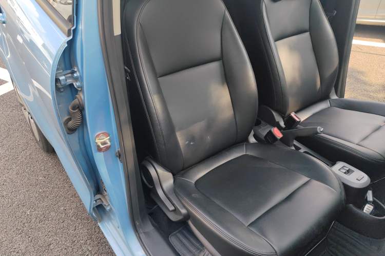Used ORA Black Cat 2021 301 km Basic Version Right Front Seat