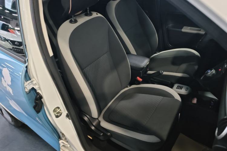 Used ORA Black Cat 2021 301 km Basic Version Right Front Seat