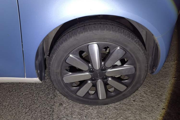 Used ORA Black Cat 2021 351 km Standard Version Right Front Wheel Hub