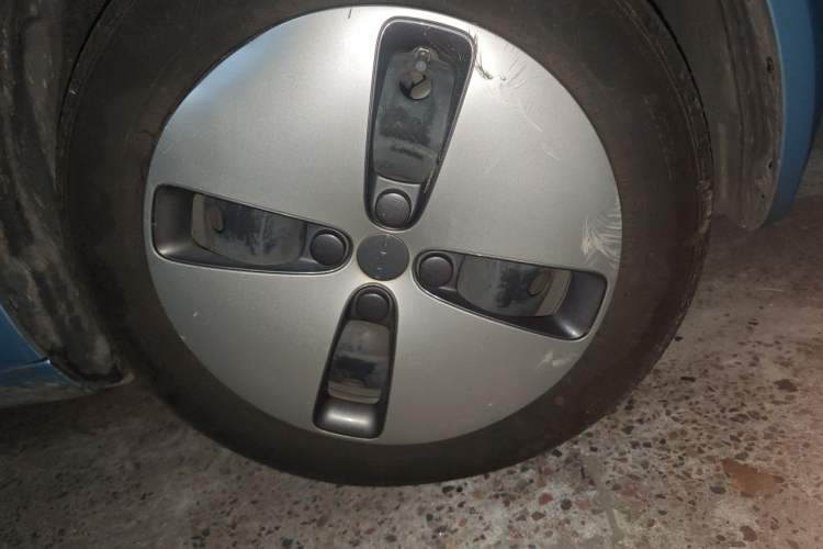 Used ORA Black Cat 2021 301 km Basic Version Right Front Wheel Hub