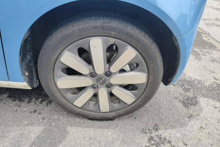 Used ORA Black Cat 2021 351 km Standard Version Right Front Wheel Hub