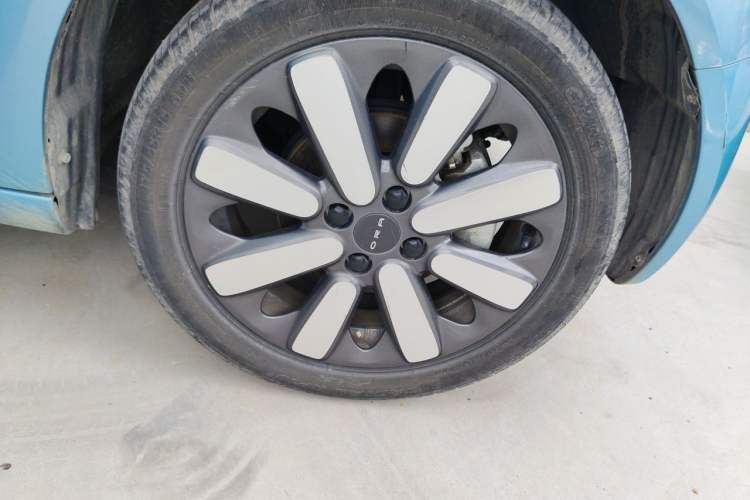 Used ORA Black Cat 2021 351 km Luxury Version Right Front Wheel Hub