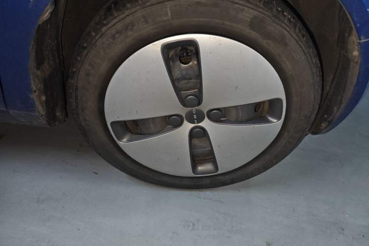 Used ORA Black Cat 2021 301 km Basic Version Right Front Wheel Hub