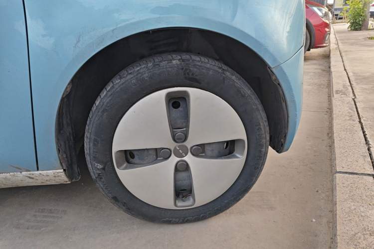 Used ORA Black Cat 2021 301 km Basic Version Right Front Wheel Hub